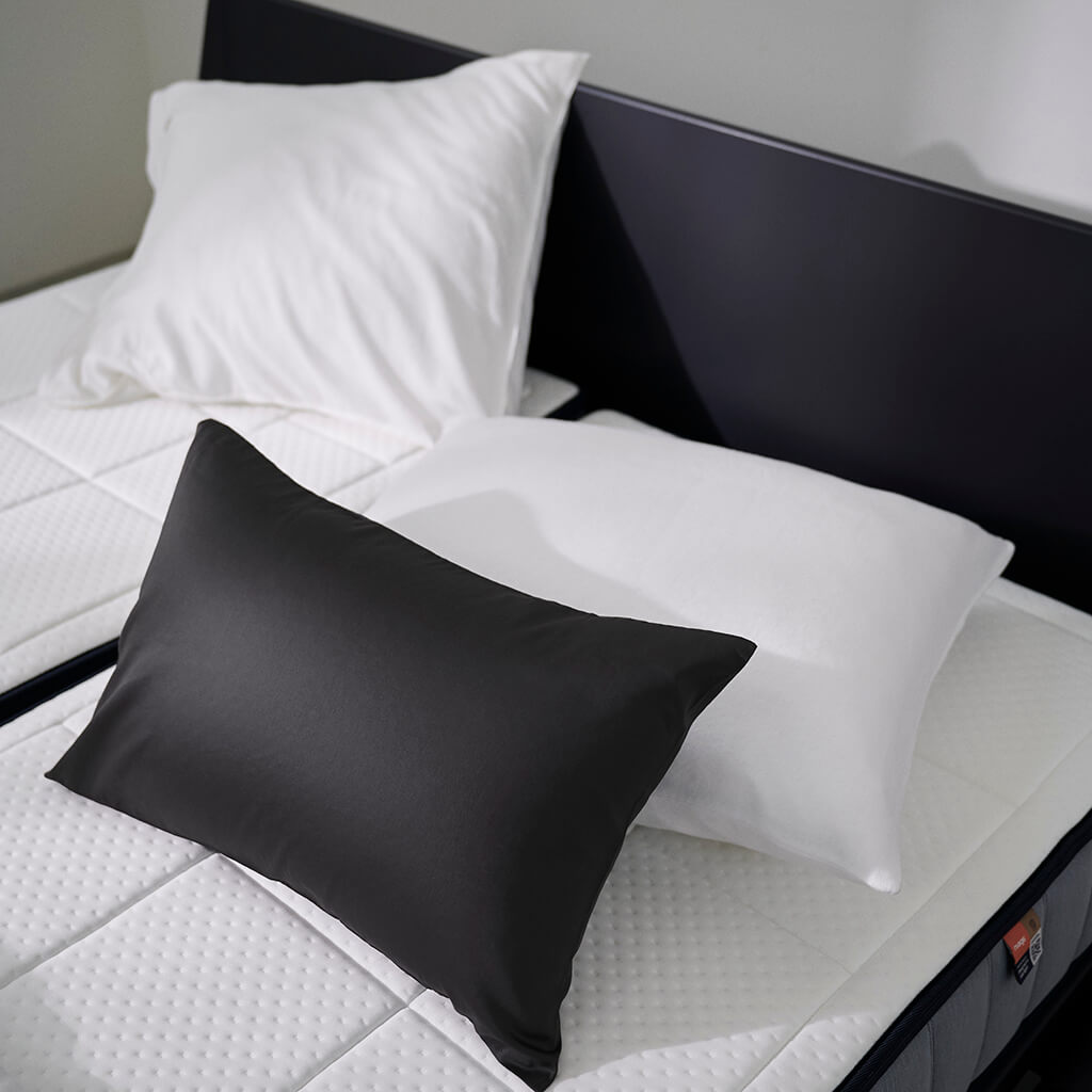 Organic Satin 300 pillowcase bed
